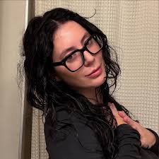 Taylor Boguch's Instagram, Twitter & Facebook