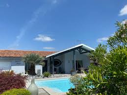 Prix piscine au sel chauffee. Villa Contemporaine Avec Piscine Chauffee Maisons A Louer A Narrosse Nouvelle Aquitaine France