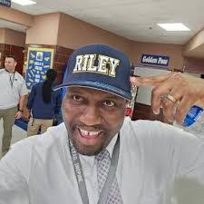 Shawn Henderson's Instagram, Twitter & Facebook