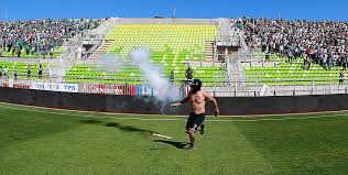 The oldest football club in chile, santiago wanderers, managed to gain only one point in eleven meetings, which is why, predictably. Galeria Asi Fueron Los Violentos Desmanes Que Impidieron La Realizacion Del Partido Entre Wanderers Y Colo Colo
