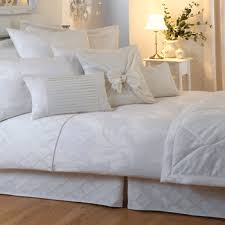 Buy french bedding set glamour at kenisa home. Add A Touch Of Glamour To The Bedroom With Luxury Bedding Sets Find Your Perfect Bed Linen