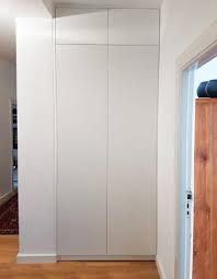Schrank mit falttüren 121x135 cm. Weisser Garderobenschrank Garderobenschrank Garderobe Schrank Einbauschrank Garderobe