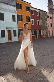 Keterangan gambar, china mendominasi industri pakaian pengantin. Beda Dari Biasanya Ini 10 Rekomendasi Gaun Pengantin Sesuai Kepribadian