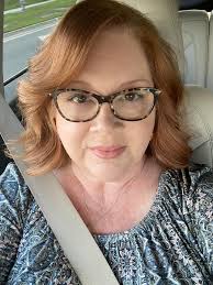 Looking for Seint makeup user or seller?