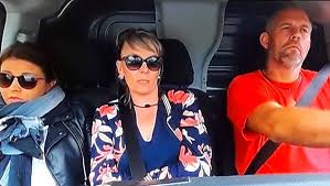 Karine le marchand vous emmène découvrir les 12 agriculteurs qui vont partager leurs quêtes amoureuses lors de la saison 16. L Amour Est Dans Le Pre Violente Mise Au Point Entre Un Agriculteur Et Ses Pretendantes Ladepeche Fr