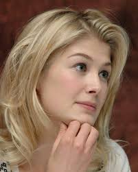 Ро́замунд мэ́ри э́ллен пайк — британская актриса. Young Rosamund Pike Xpensive Rosamund Pike Rosamond Pike Rosemund Pike