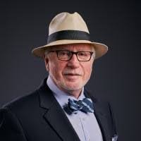 Kelly Gentner's Instagram, Twitter & Facebook