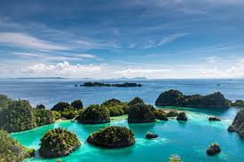 Nama raja ampat memang begitu lekat dengan wisata surga di timur indonesia. 500 Raja Ampat Pictures Hd Download Free Images On Unsplash