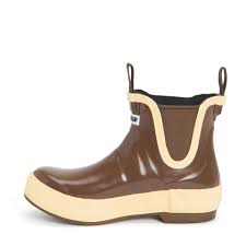 Anglers are athletes, and like any athlete they need the best footwear to help them perform at a high level. Xtratuf Women S 6 Inch Legacy Ankle Deck Boot Brown