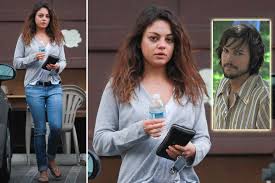#mila kunis #ideas in her head.things in her mouth. Mila Kunis Stinkt Ashton Kutcher Ihr Schmuddel Chic Schon