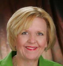 Holly Comer's Instagram, Twitter & Facebook