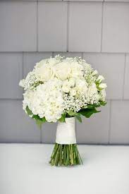 42 insanely stunning spring wedding bouquets 24 All White Wedding Bouquets Inspiration Wedding Forward Blumenstrauss Hochzeit Hochzeit Strauss Brautstrausse