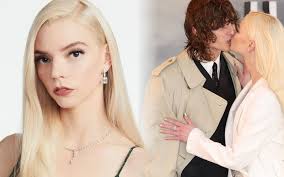 Nữ hoàng kinh dị" Anya Taylor-Joy: Sở hữu gương mặt đẹp được ví như búp bê  sống, nhưng lại từng chịu cảnh bắt nạt học đường vì chính điều này