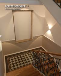 Im altbau oder einer altbauwohnung verbirgt sich unter den schichten farbe, teppich oder linoleum eine wahres schmuckstück an treppe. Treppenhaus Im Denkmalschutz Mit Fotoboden
