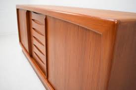 Teak table + teak chairs + teak sideboard = teak heaven! Dyrlund Sideboard Teak Danish Mid Century 60er Stilelite