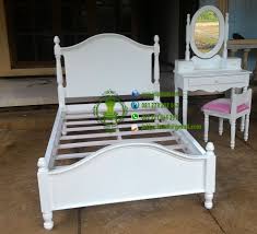 Tempat tidur minimalis dengan material besi ini sangat pas digunakan pada kamar tidur yang mengusung desain industrial. Desain Tempat Tidur Besi Language Id Tempat Tidur Besi Iringi Kamu