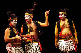 Salah satunya adalah pentas wayang orang sriwedari. Wayang Orang Sriwedari Ikon Budaya Yang Terpinggirkan