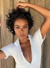 With the increasingly busy lives we lead nowadays, it's essential that our beauty regimen, specifically our hair, is as low maintenance as possible. 17 Short Natural Hairstyles That Are So Easy To Copy Who What Wear