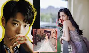 Dương Mịch và Ngụy Đại Huân đeo nhẫn ở ngón áp út cùng thời điểm, netizen  nghi ngờ cặp đôi sắp kết hôn