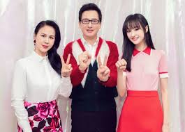 Có tin đồn trịnh sảng ngoại tình với nam diễn viên họ h nên mới khiến trương hằng tức giận đòi chia tay. 7fzij9vl92egwm