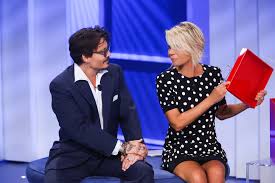 Quest'ultima ha deciso di perdonare il marito, dal quale ha avuto tre figli, dopo un tradimento. C E Posta Per Te Anticipazioni Prima Puntata Ospiti Johnny Depp Luca Argentero E La Fidanzata Cristina Marino Il Mattino It