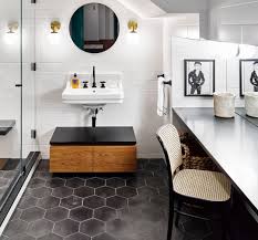 Kombinasi pewarnaan kita yang ketiga adalah kombinasi warna hijau muda, hijau tua, gold dan batu alam atau keramik batu alam. Warna Keramik Kamar Mandi Apa Yang Sesuai Dengan Kepribadianmu