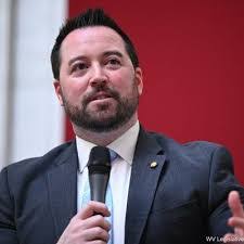 Sara Roark's Instagram, Twitter & Facebook