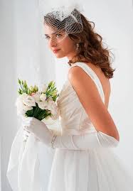 Puoi scoprire in anteprima i cataloghi dei vestiti da sposa con le foto e i prezzi di ogni modello. Abiti Da Sposa Cieloblu Abiti Da Sposa Su Misura E Abiti Da Cerimonia