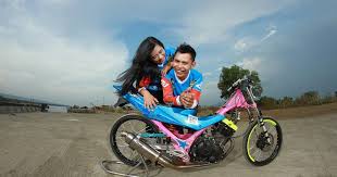 Foto modifikasi honda cb ijo buat pre wedding kediri gokil. Foto Prewedding Di Motor Modifikasi Prewedmoto