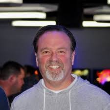 Brett Ragsdale's Instagram, Twitter & Facebook