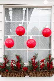 Ideas to decorate windows for christmas with wreaths. 30 Diy Christmas Window Decorations Best Holiday Window Ideas
