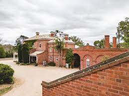 Five strangers are connected by the curse that has plagued ravenswood for generations. Bed And Breakfast Ravenswood Homestead Australia Booking Com