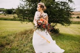 It isn't called the big day for nothing. Scheunenhochzeit Brautkleid Im Country Bride Look Claudia Heller