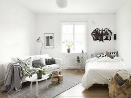 Manhattan apartment with organic charm and industrial chic 13 photos. One Room Apartments Are Very Challenging In Terms Of Interior Design And Decor Because There S Such Inredningsideer Sovrum Liv I Lagenhet Bo I Liten Lagenhet