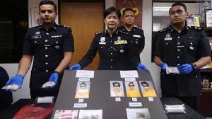 Ketua polis selangor, datuk noor azam jamaludin, berkata pekerja yang mempunyai surat pelepasan perjalanan daripada majikan tidak perlu mereka boleh memuat turun borang kebenaran dalam laman facebook ibu pejabat polis daerah klang selatan, klang utara dan shah alam, katanya. Polis Klang Utara Rampas 4 056 Gram Dadah Bernilai Rm176 370 Metrotv