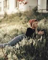 20 Outdoor Photoshoot Ideas Easy Backyard Photography Guide Outdoor Photoshoot Creative Photoshoot Fall Photoshoot