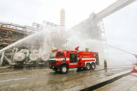 Pertamina masih berupaya memadamkan api di lokasi kejadian hingga senin siang dan meminta warga sebanyak 10 mobil pemadam kebakaran telah dioperasikan untuk memadamkan api. Kawasan Kilang Pertamina Balikpapan Terbakar Korankaltim Com