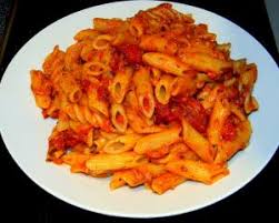 Iata o delicioasa retete de paste: Reteta De Paste Cu Piept De Pui Ciuperci Si Sos De Rosii