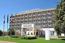 Hotels & Resorts