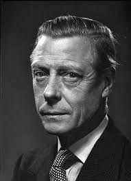 derek guy: "To be sure, this doesn't mean you can't wear a Windsor. For  instance, I think Ronald Reagan is the most stylish American male  politician ever. If you were to list