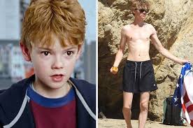 The Little Kid From Love Actually Is A 29 Year Old Grown Man Now Friends Moments Love Actually Grown Man