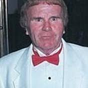 Lori Schinker's Instagram, Twitter & Facebook