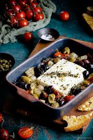 Gebackener Feta Mit Honig Thymian Marinade Und Warmer Antipasti Rezept In 2020 Gebackener Feta Rezepte Gegrilltes Essen