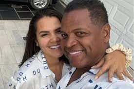 Video: Maren García, viuda de Omar Geles, remodeló la tumba del artista