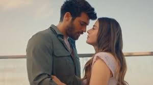 Will ozgur find a true love and get rid of his happy go lucky life? You Made Us Cry Bay Yanlis Last Scene Was The Perfect Closure Can Yaman And Ozge Gurel Send Out A Message To The Cast Al Bawaba