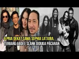 Namun, ada yang menarik dari foto tersebut, bunda. 6 Pria Dekat Sama Sophia Latjuba Terbaru Abdee Slank Diduga Pacaran Youtube