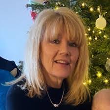 Robyn Wild's Instagram, Twitter & Facebook