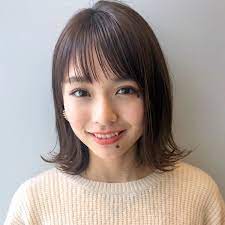 黒髪 ダークカラーのセミロング ミディアム ボブ 髪型別 ヘアカタログ ヘアスタイルまとめ マキアオンライン maquia online ロブヘア ミディアムボブのヘアスタイル ヘアスタイル