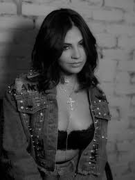 Mandi Macias releases official music video for "GHOST"