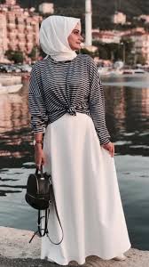 Kisa Boylu Sik Giyim Tesettur Giyim Moda Stilleri Moda Giyim